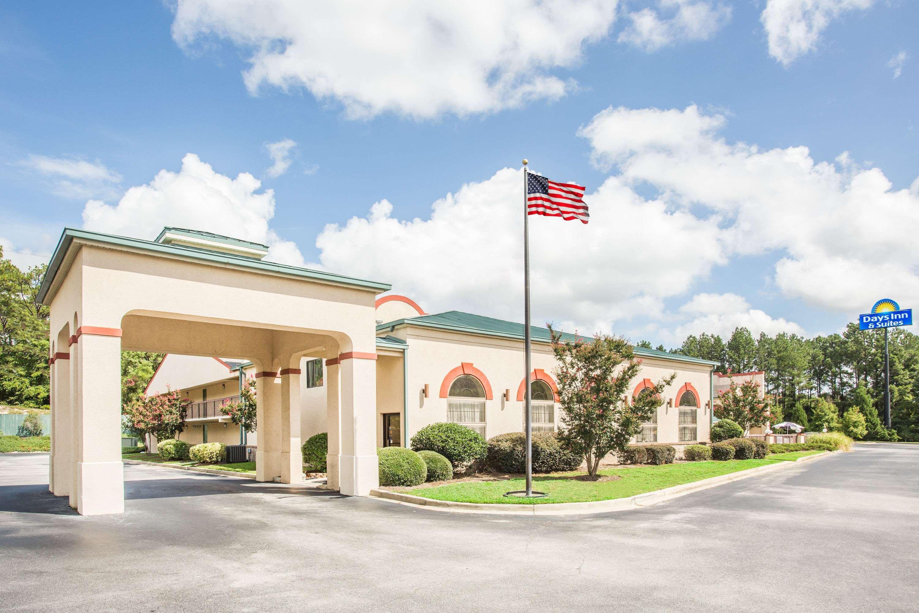 Days Inn & Suites By Wyndham Columbia Airport West Columbia Exterior foto