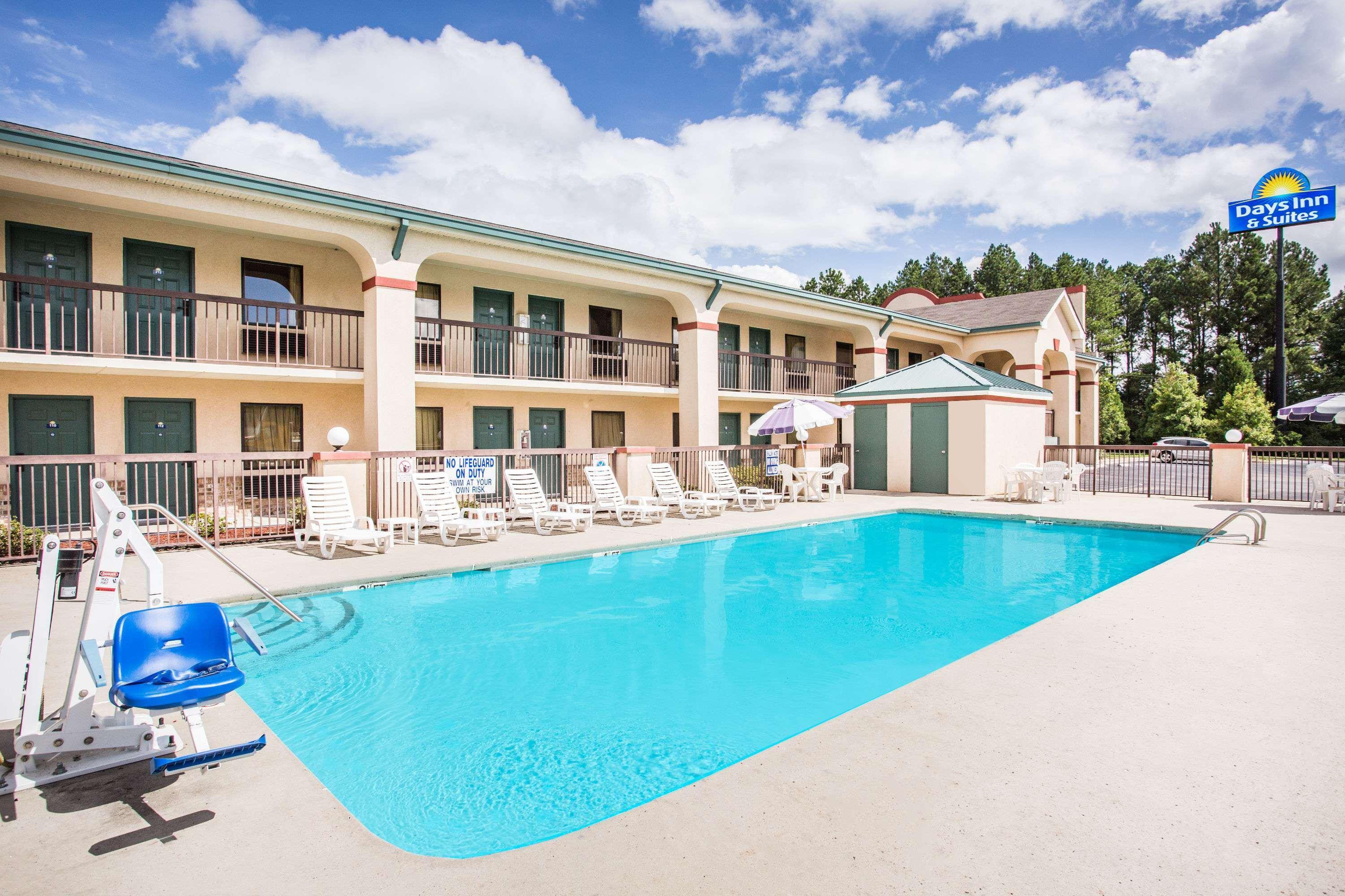 Days Inn & Suites By Wyndham Columbia Airport West Columbia Exterior foto
