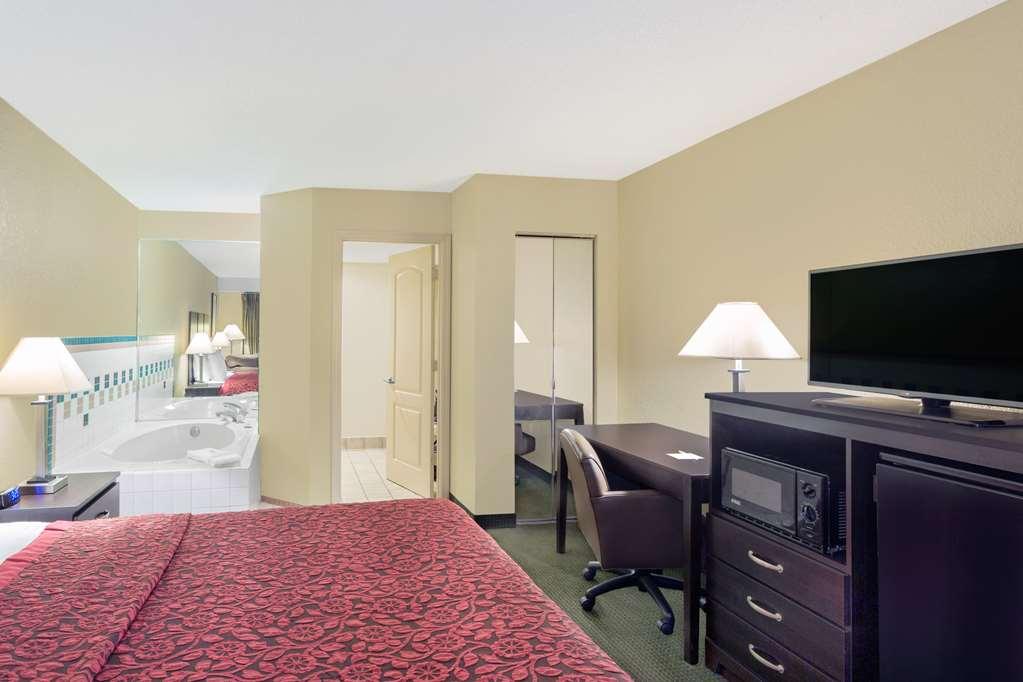 Days Inn & Suites By Wyndham Columbia Airport West Columbia Quarto foto