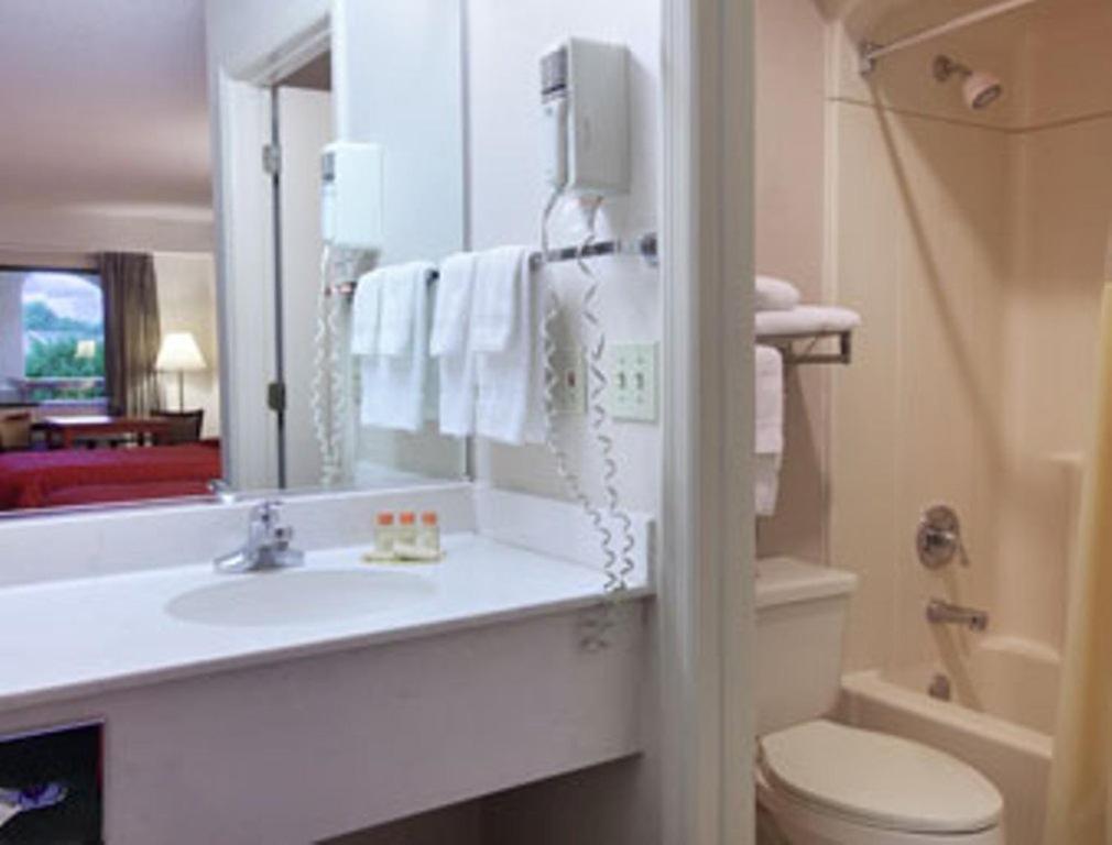 Days Inn & Suites By Wyndham Columbia Airport West Columbia Quarto foto